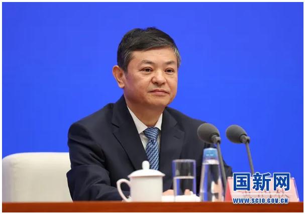 生態(tài)環(huán)境部部長(zhǎng)黃潤(rùn)秋國(guó)新辦新聞發(fā)布會(huì)答記者問(wèn)
